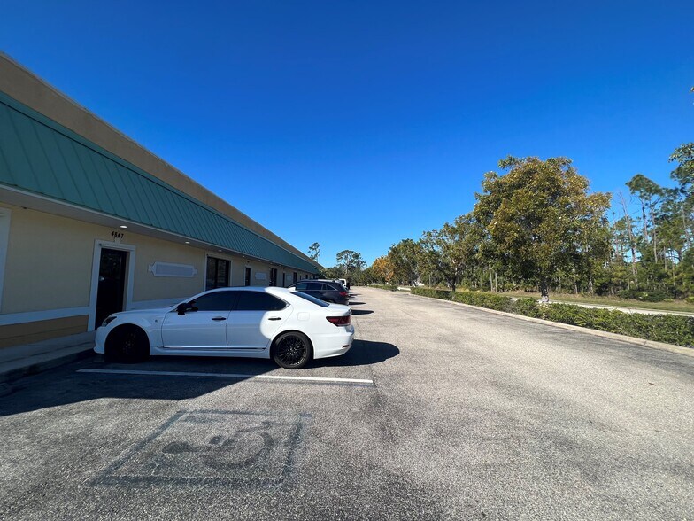 More Photos Of 4637 E Price Blvd, North Port Freestanding For Lease