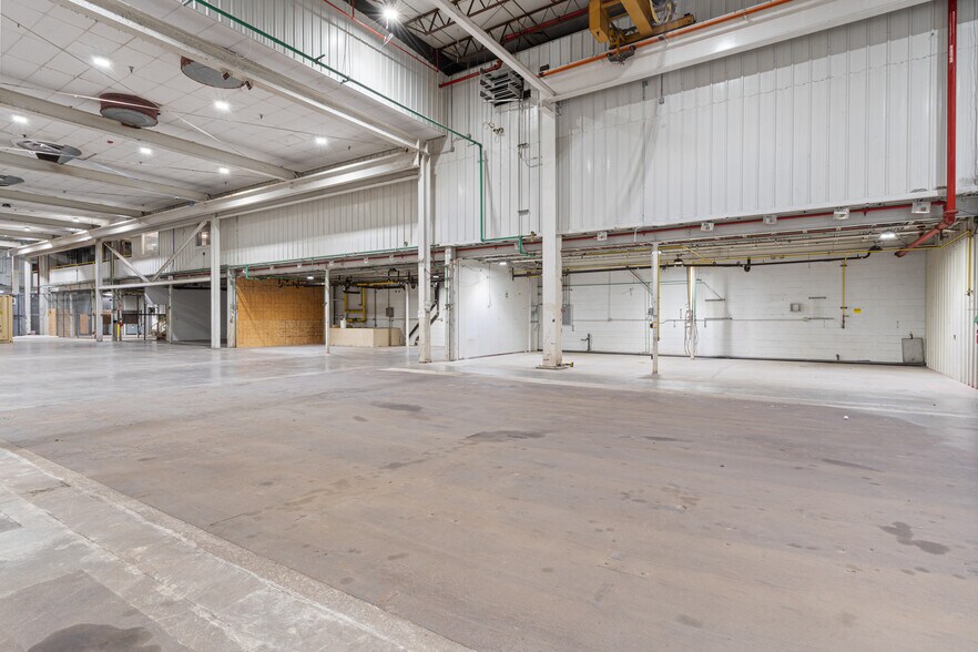 More Photos Of 400-402 W New Hope Rd, Rogers Manufacturing For Lease