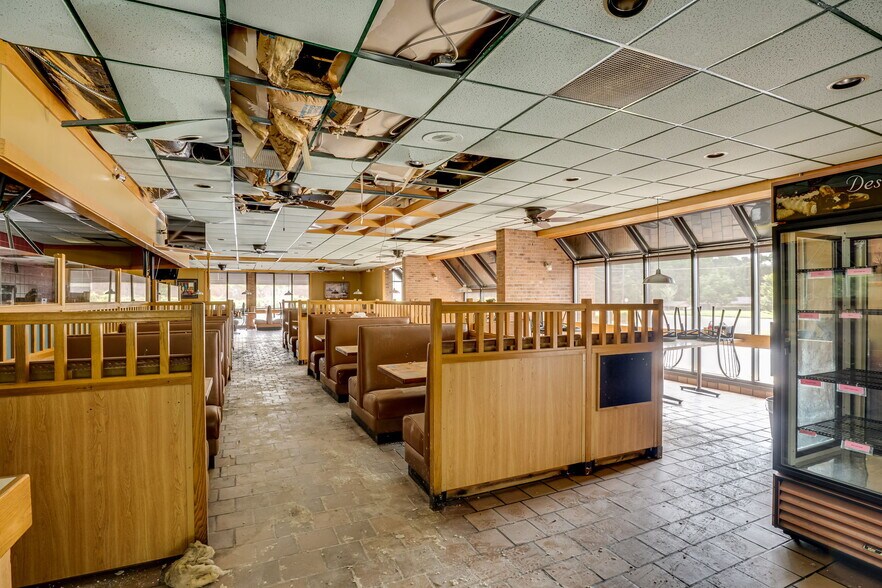 More Photos Of 2003 W Highland Ave, Selma Restaurant For Lease