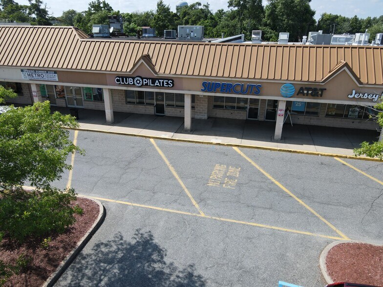 More Photos Of 533-605 Montauk Hwy, Bay Shore Unknown For Lease