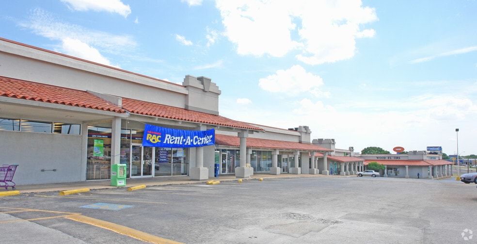 More Photos Of 6700-6732 Camp Bowie Blvd, Fort Worth Unknown For Lease