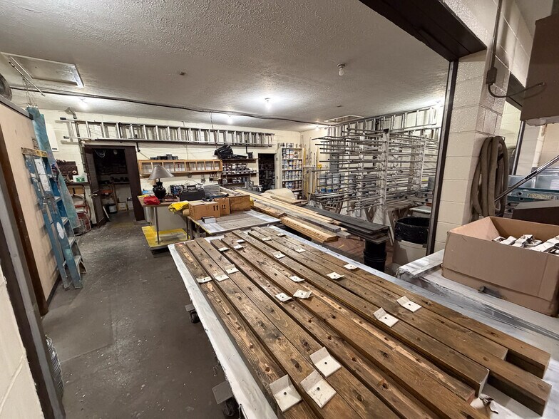 More Photos Of 2202 31st St NE, Canton Flex For Sale