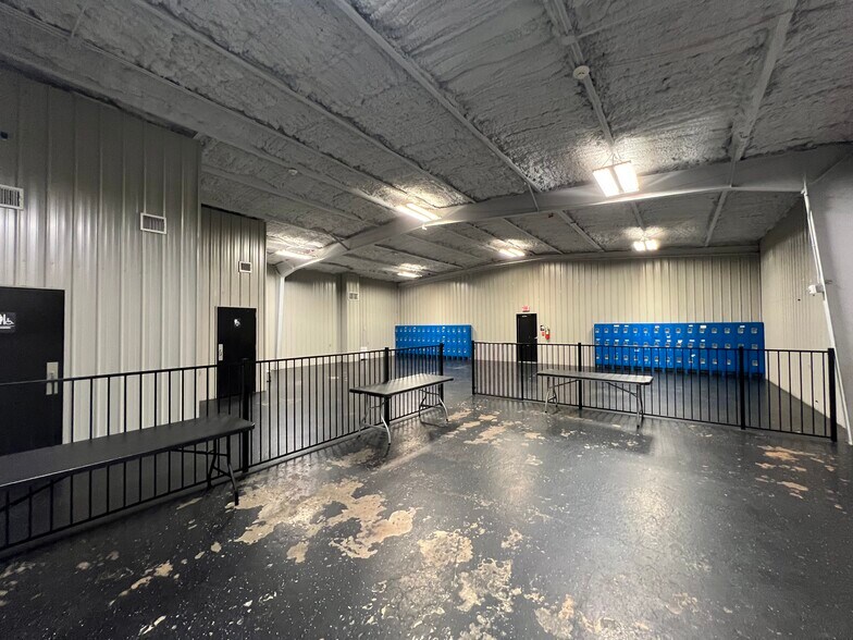 More Photos Of 11799 Mansfield Rd, Keithville Freestanding For Sale