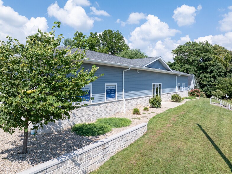 More Photos Of 2221 John Williams Blvd, Bedford Office For Sale