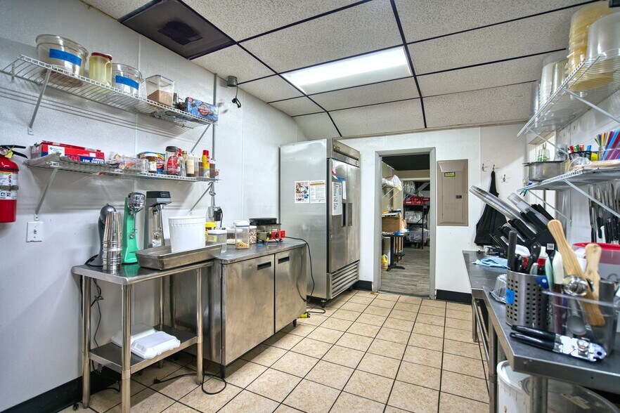 More Photos Of 1125-1147 Francis St, Longmont Freestanding For Lease
