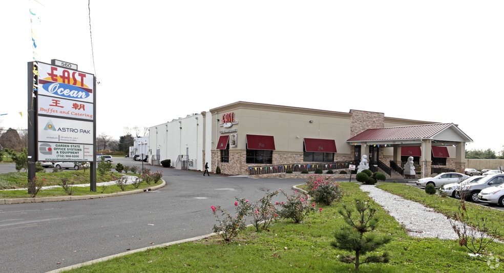 More Photos Of 560 Stelton Rd, Piscataway Warehouse For Lease