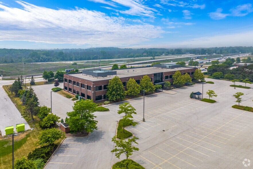 More Photos Of 11800 W Park Pl, Milwaukee Office For Lease