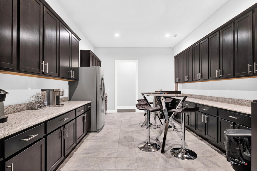 More Photos Of 4425 Plano Pkwy, Carrollton Office For Lease