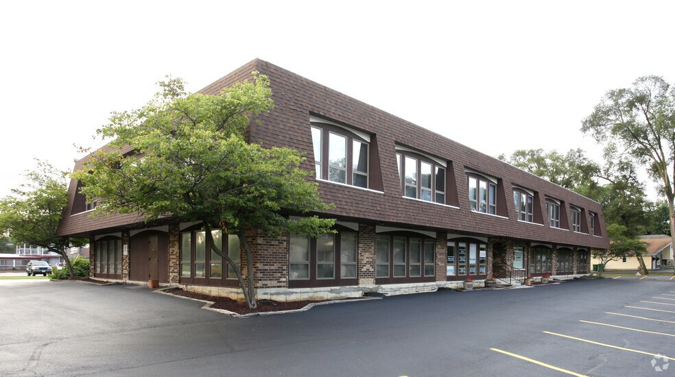 More Photos Of 95 W Grand Ave, Lake Villa Medical For Lease