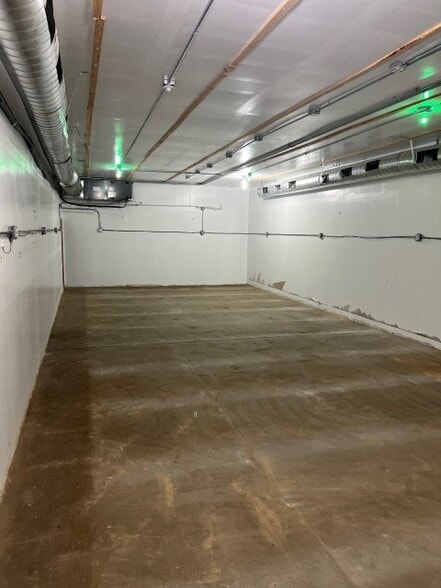 More Photos Of 1010 34th St, Bakersfield Warehouse For Sale