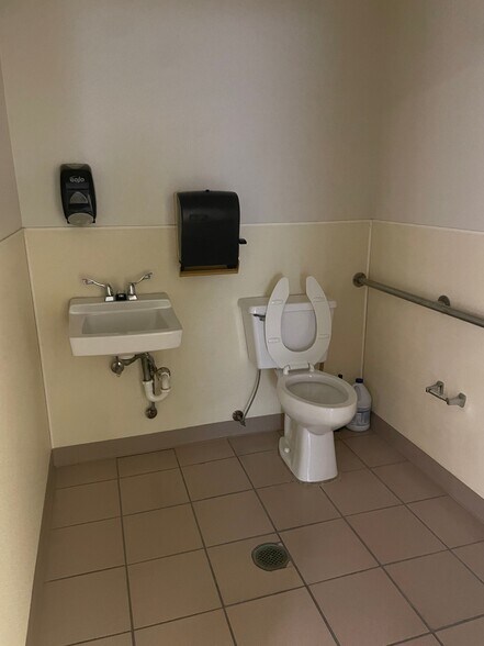 More Photos Of 1101 E Broadway St, Oviedo Office For Lease