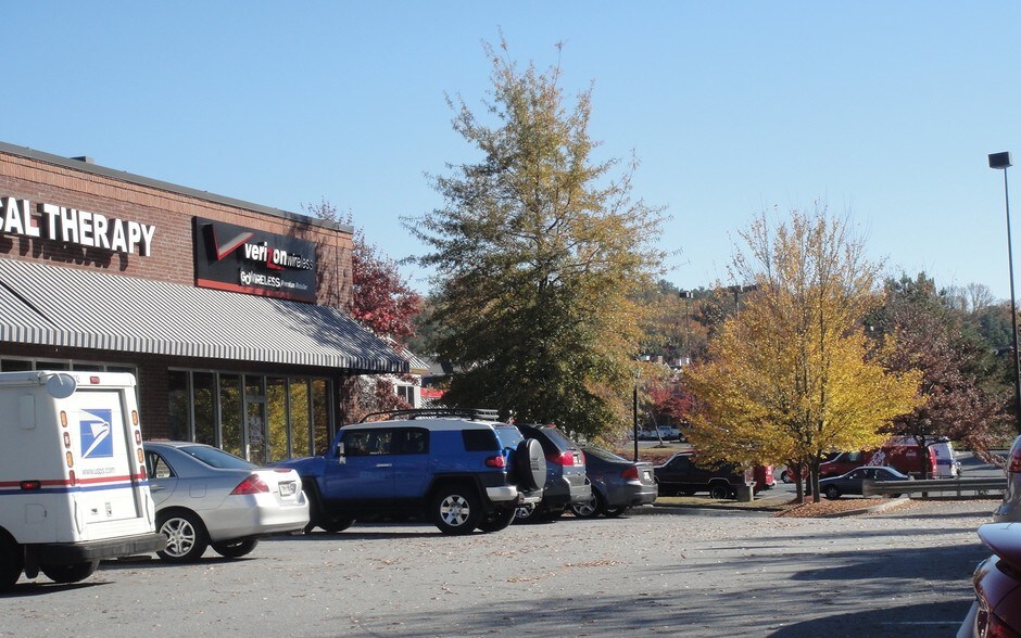 More Photos Of 575 Dekalb Industrial Way, Decatur Freestanding For Lease