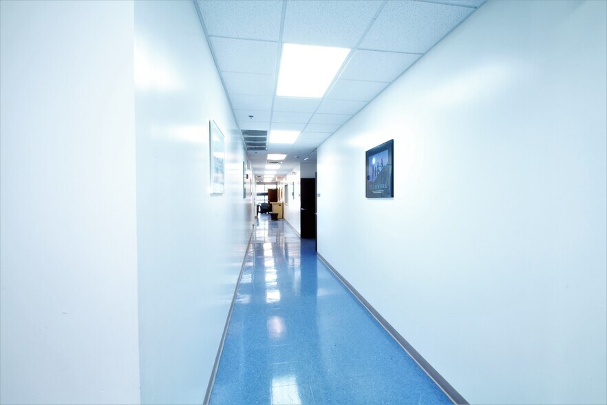 More Photos Of 14240 Dante Ave, Dolton Loft Creative Space For Lease