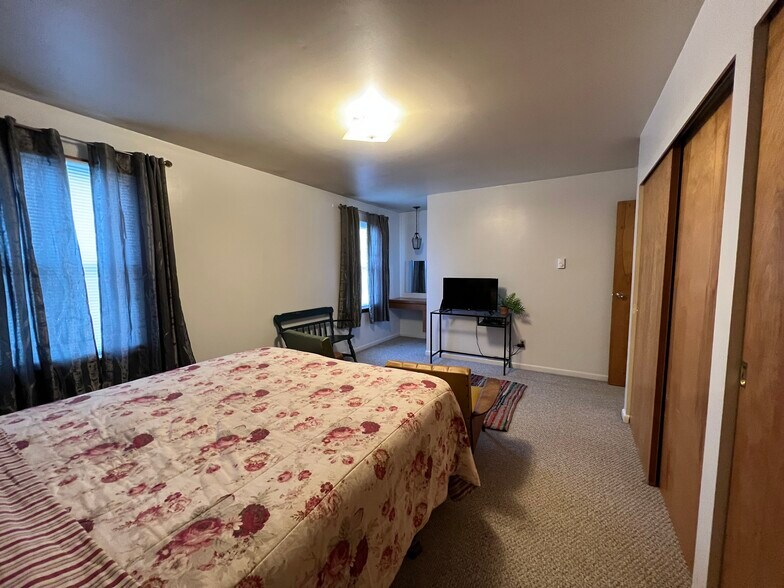 More Photos Of 726 S Huron St, Cheboygan Apartments For Sale