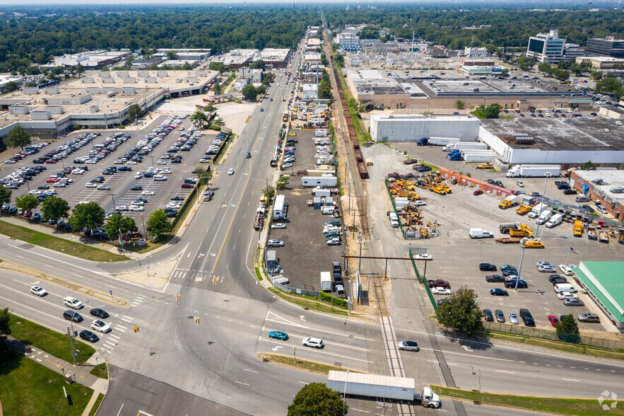 More Photos Of 99 Commercial Ave, Garden City Land For Lease