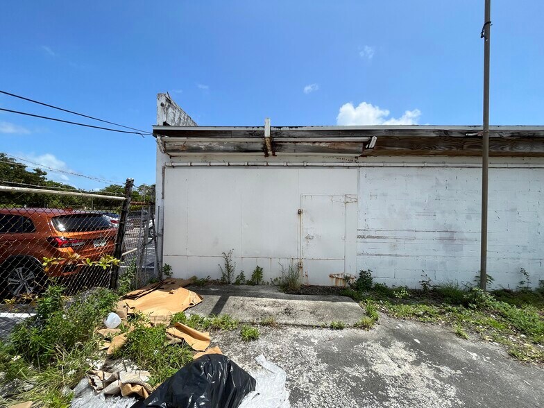 More Photos Of 1917 N Dixie Hwy, West Palm Beach Storefront Retail Office For Lease