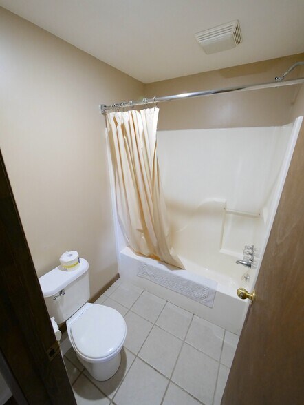 More Photos Of 56721 Ferry Landing Rd, Shadyside Shelter For Sale