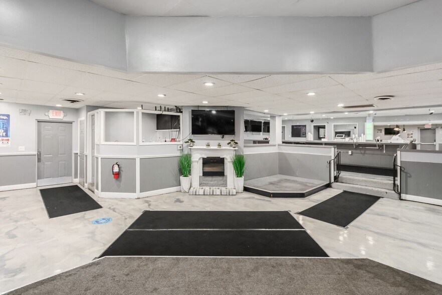 More Photos Of 1662 W Mound St, Columbus Restaurant For Sale