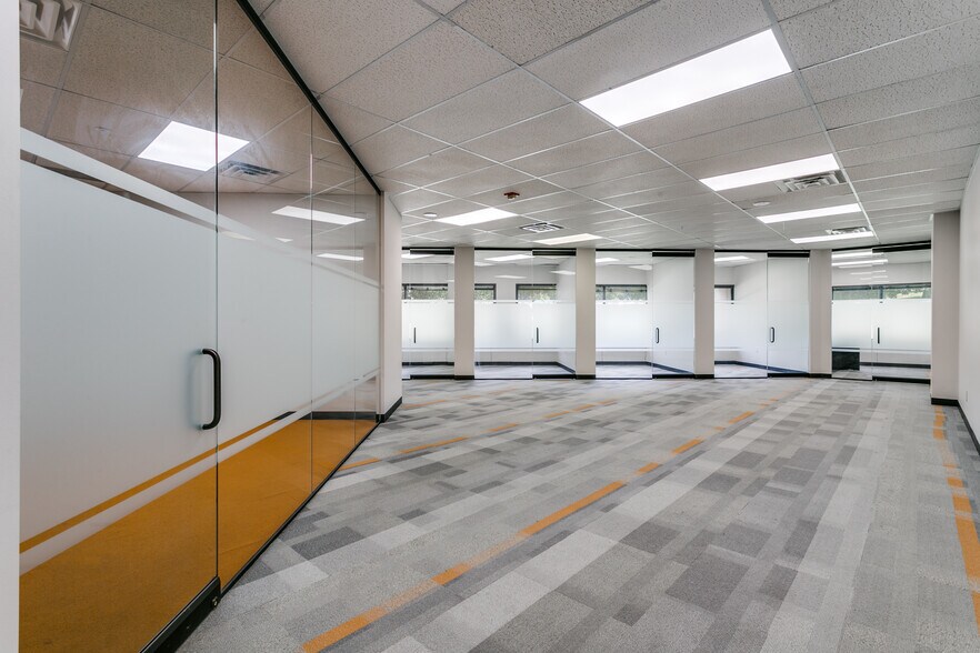 More Photos Of 1400 Corporate Dr, Irving Office For Lease