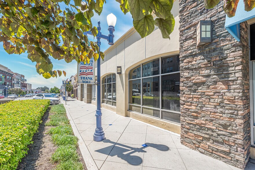 More Photos Of 100-136 W Foothill Blvd, Azusa Storefront For Lease