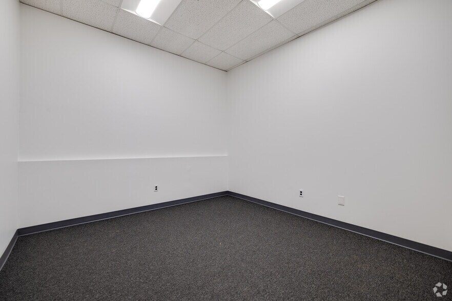 More Photos Of 450-460 Veterans Dr, Burlington Light Distribution For Lease