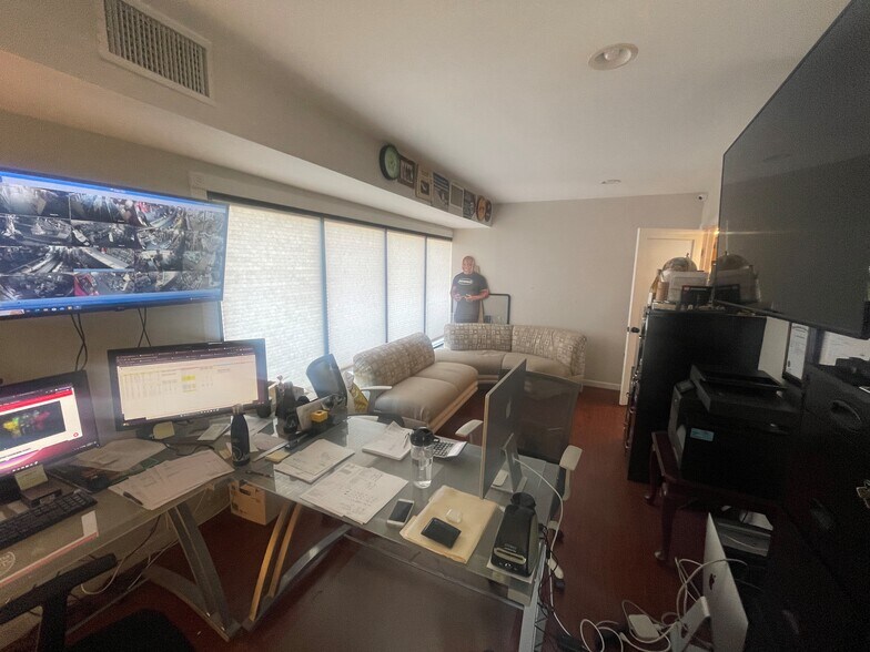 More Photos Of 484 N State Rt 17, Paramus Storefront Retail Office For Lease