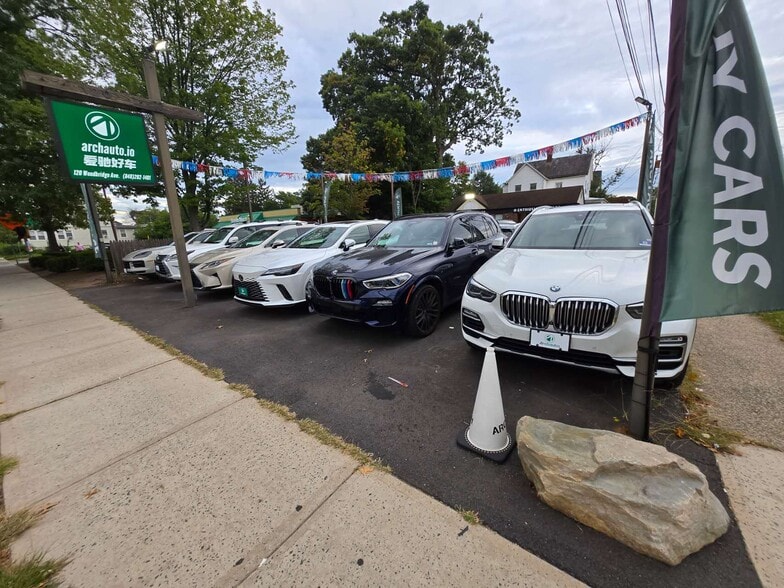More Photos Of 120 Woodbridge Ave, Highland Park Auto Dealership For Sale