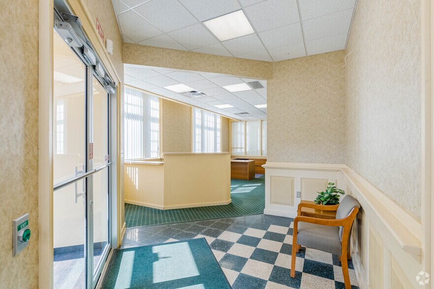 More Photos Of 932 Diamond Park, Meadville Medical For Sale