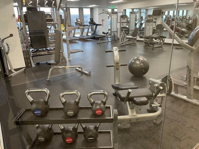 More Photos Of 150 Fayetteville St, Raleigh Office For Lease