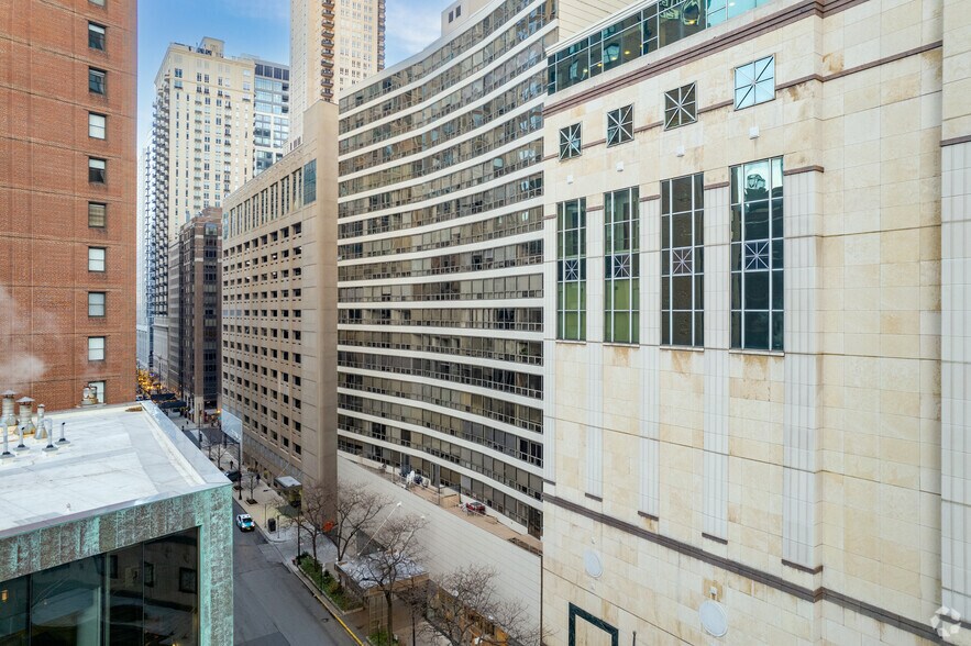 More Photos Of 110 E Delaware Pl, Chicago Apartments For Sale
