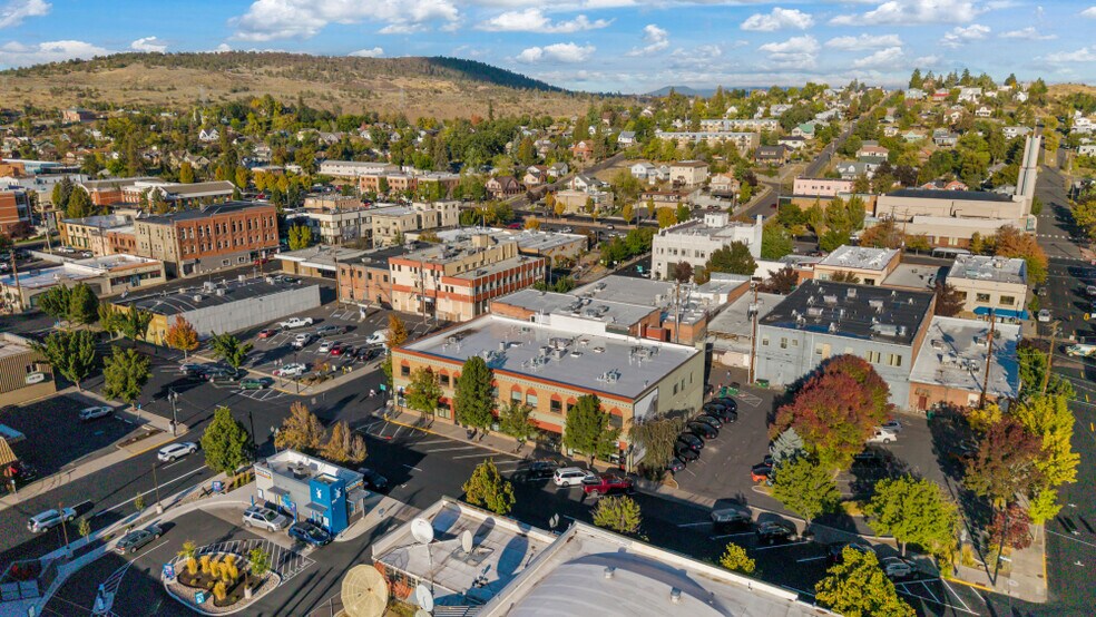 More Photos Of 125 S 6th St, Klamath Falls Flex For Sale