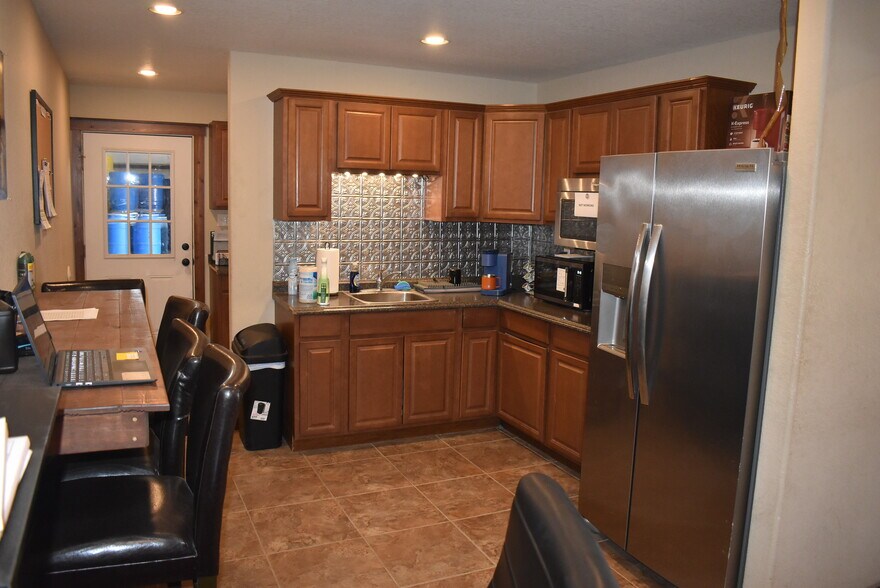 More Photos Of 204 Pr Cardinal Ln, Jourdanton Warehouse For Lease
