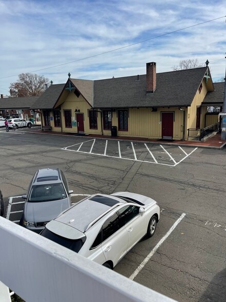 More Photos Of 208 Elm St, New Canaan General Retail For Lease