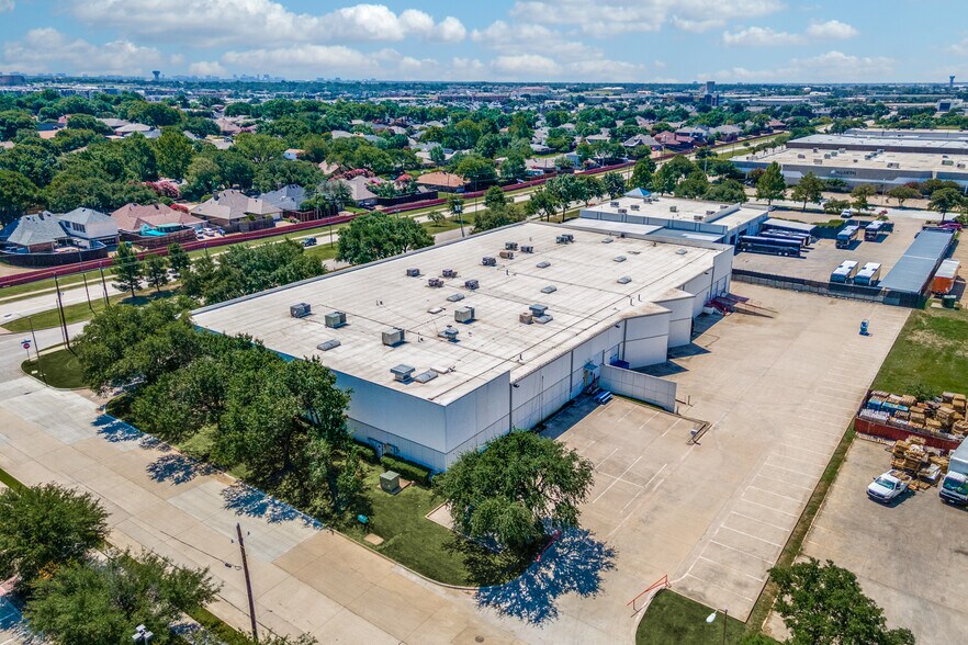 More Photos Of 2853 Dickerson Pky, Carrollton Industrial For Lease