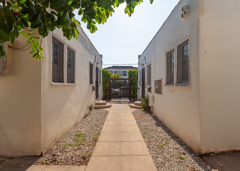 More Photos Of 1520 Menlo Ave, Los Angeles Apartments For Sale