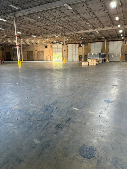 More Photos Of 2900 Datsun Dr, Memphis Distribution For Lease