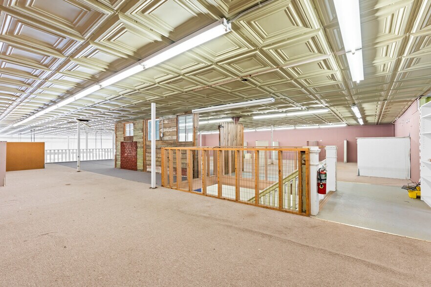 More Photos Of 207 E Elm St, Hillsboro Storefront Retail Residential For Sale