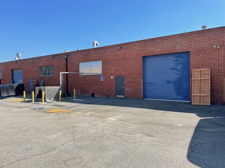 More Photos Of 2911-2919 Thornton Ave, Burbank Manufacturing For Lease