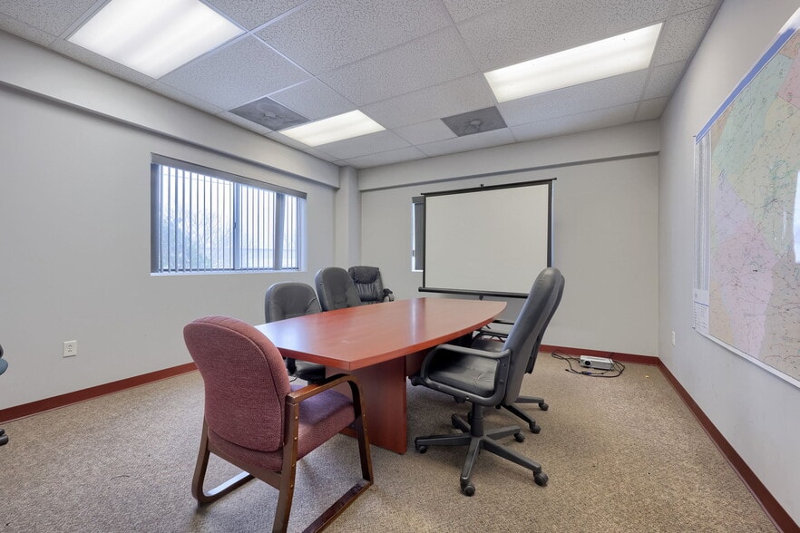 More Photos Of 220 Orlan Rd, New Holland Showroom For Sale