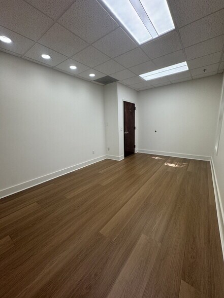More Photos Of 10 Plantation Park Dr, Bluffton Office For Lease