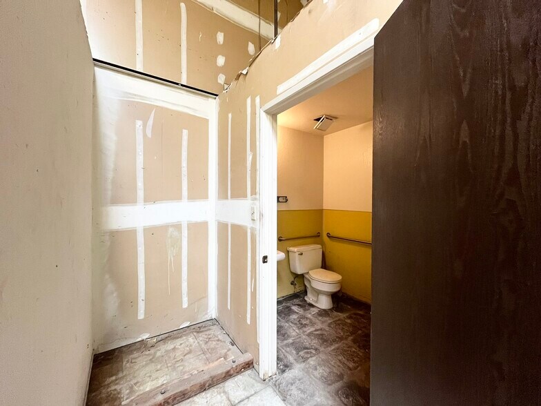 More Photos Of 209 Kenroy Ln, Roseville Warehouse For Sale