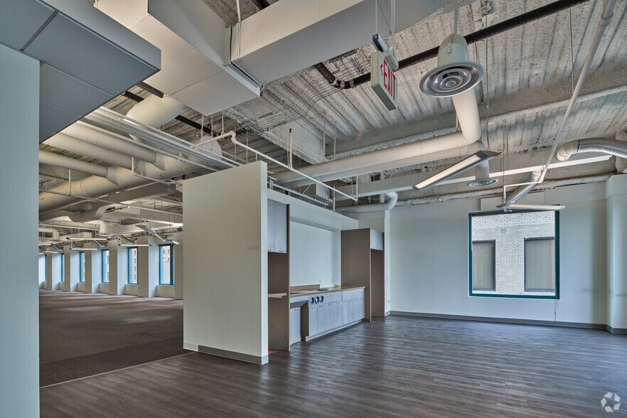 More Photos Of 150 W Jefferson Ave, Detroit Office For Lease