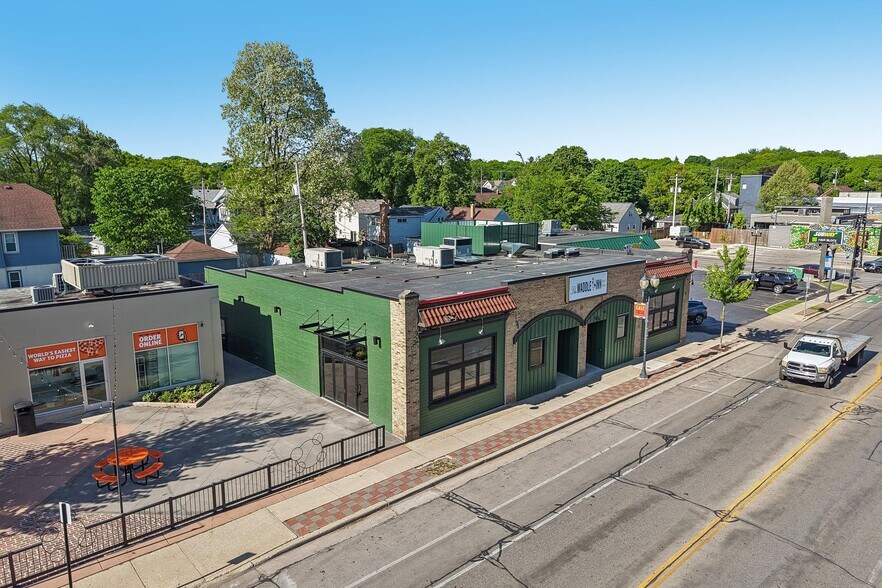 More Photos Of 6715 W North Ave, Wauwatosa Storefront For Lease