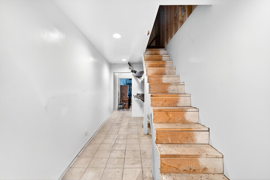 More Photos Of 1161 N Vermont Ave, Los Angeles General Retail For Lease