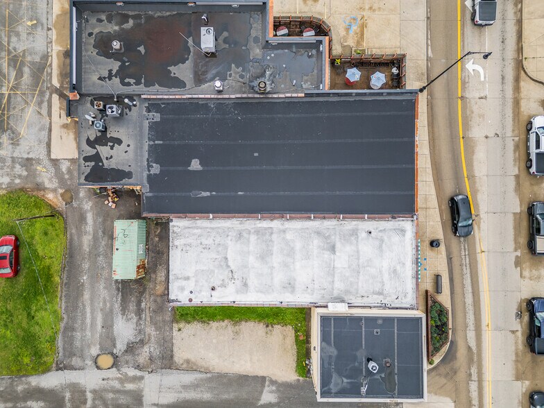 More Photos Of 727-735 14th St W, Huntington Storefront For Sale