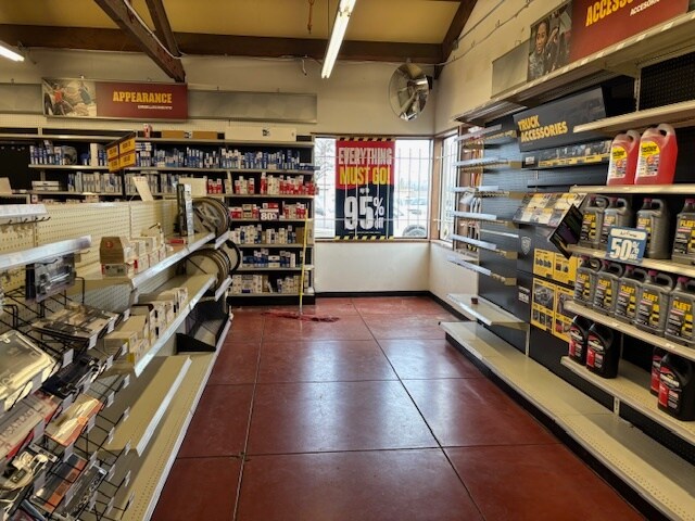 More Photos Of 2120 E Powell Blvd, Gresham General Retail For Sale