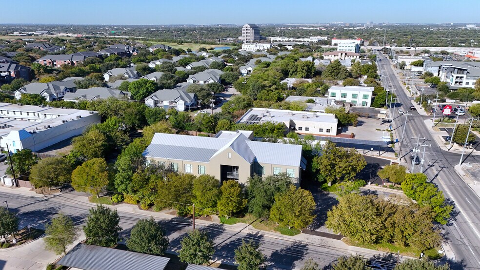 More Photos Of 242 W Sunset Rd, San Antonio Office For Sale