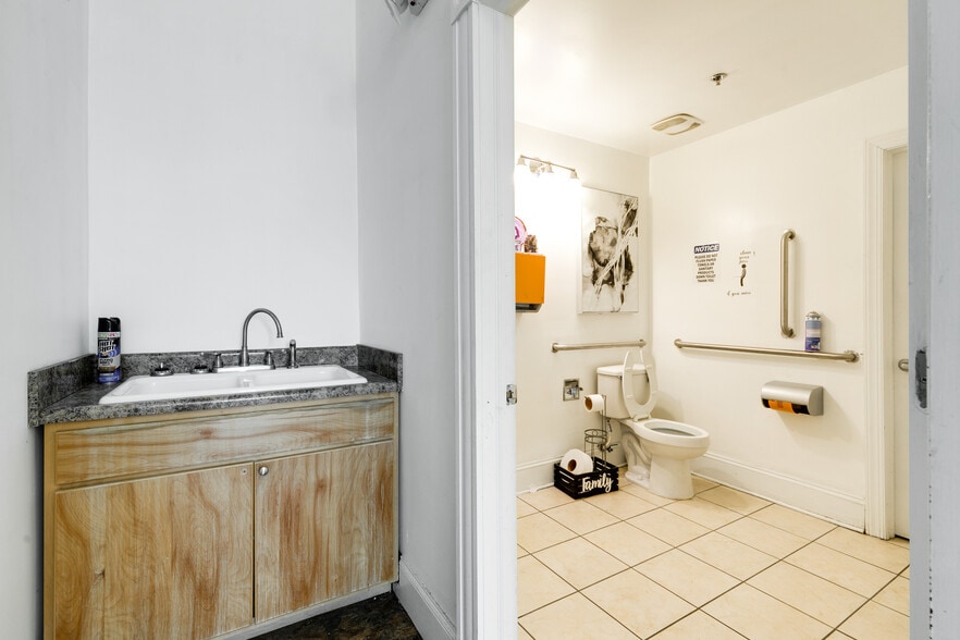 More Photos Of 712 Grove Ave, Petersburg Apartments For Sale