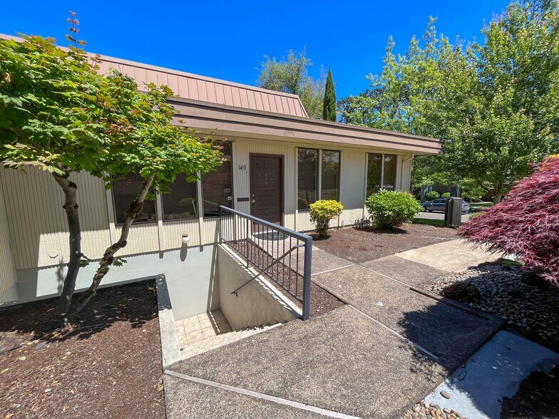 More Photos Of 1431-1449 Liberty St, Salem Office For Lease