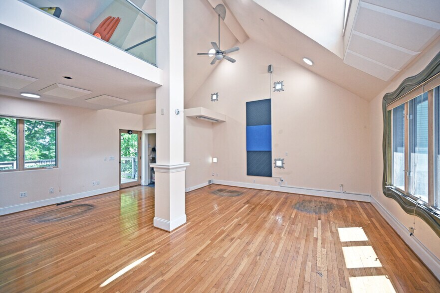 More Photos Of 2150 Alpine Pl, Cincinnati Office For Sale
